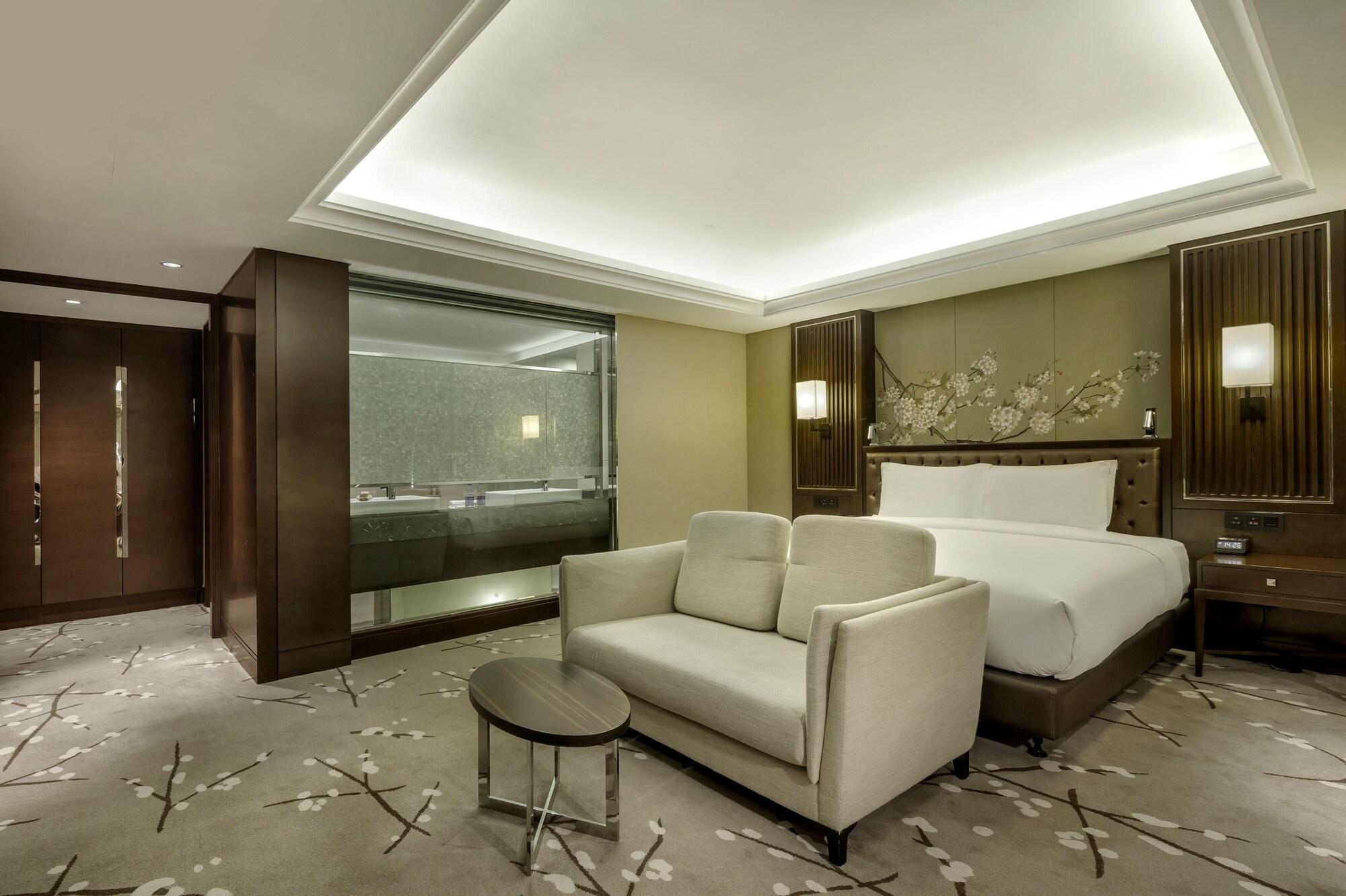 Doubletree By Hilton Chongqing - Guanyinqiao Railway Station Hotel Exterior photo