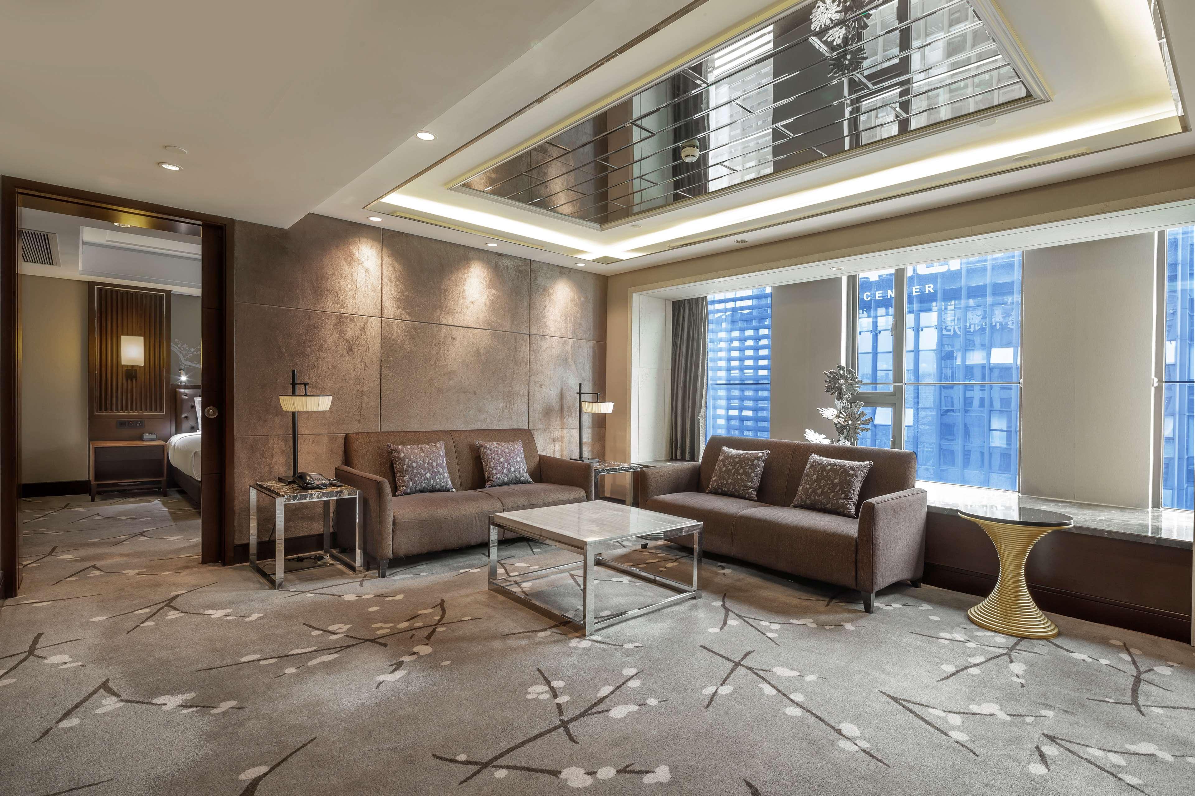 Doubletree By Hilton Chongqing - Guanyinqiao Railway Station Hotel Exterior photo