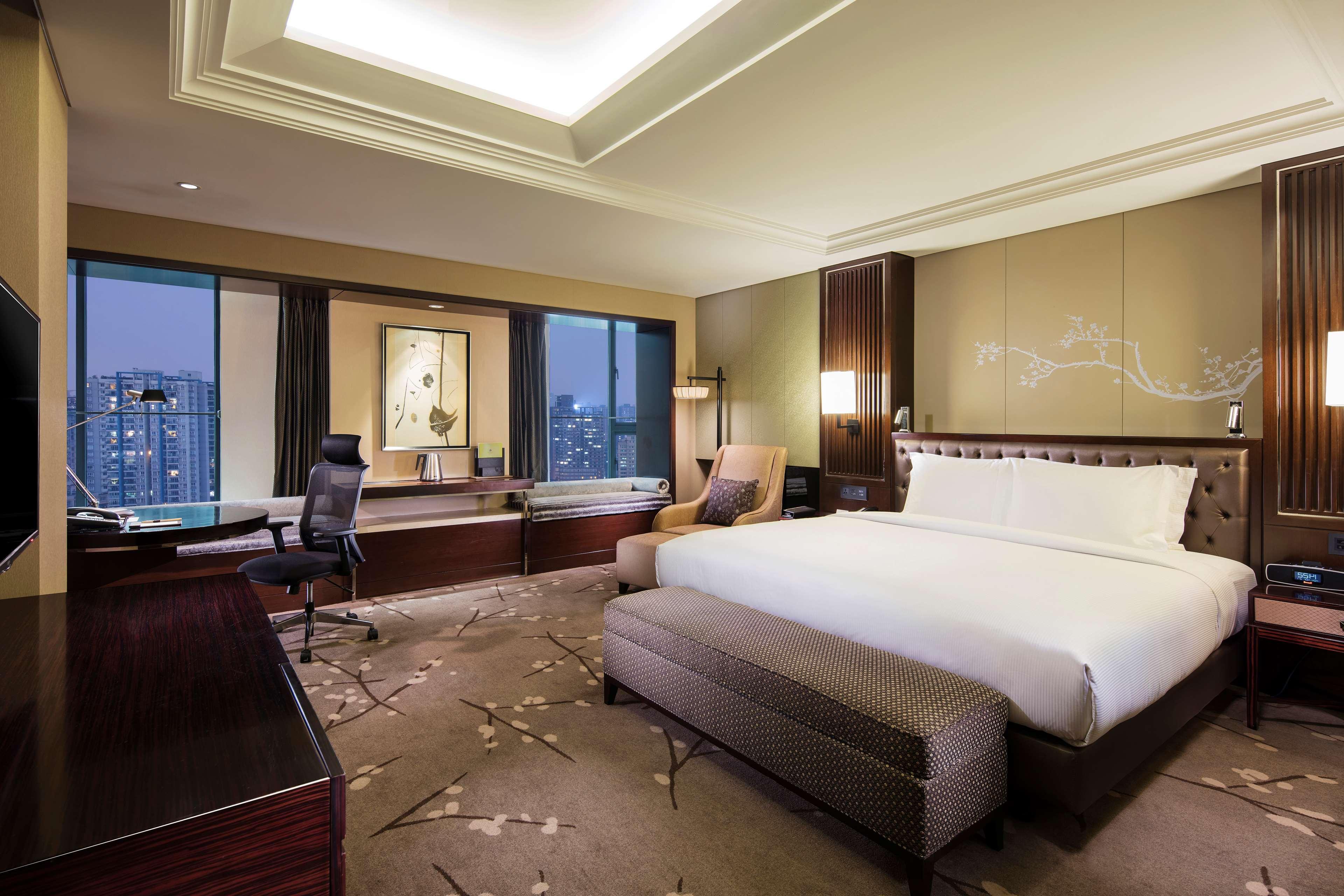 Doubletree By Hilton Chongqing - Guanyinqiao Railway Station Hotel Exterior photo