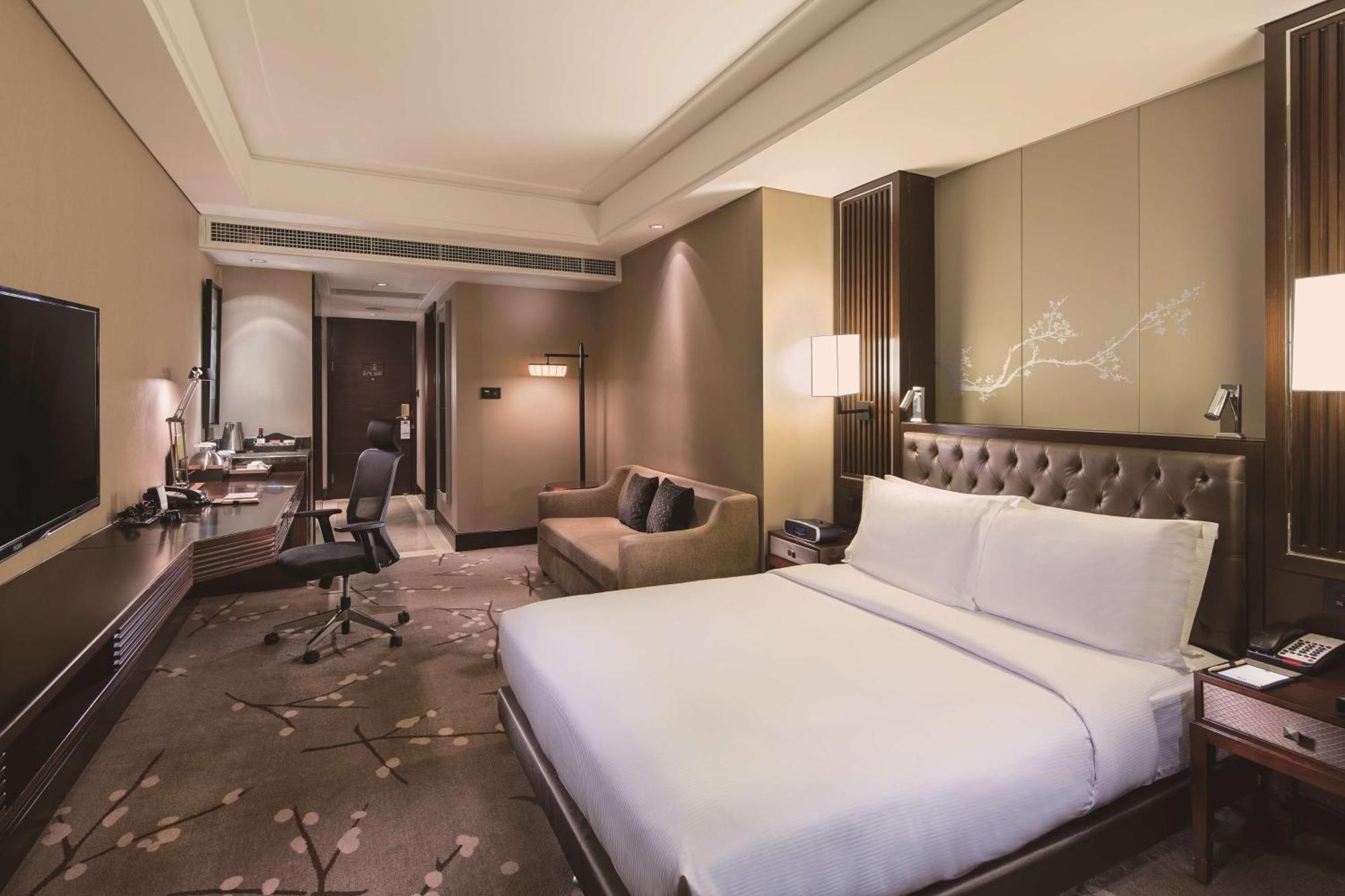 Doubletree By Hilton Chongqing - Guanyinqiao Railway Station Hotel Exterior photo
