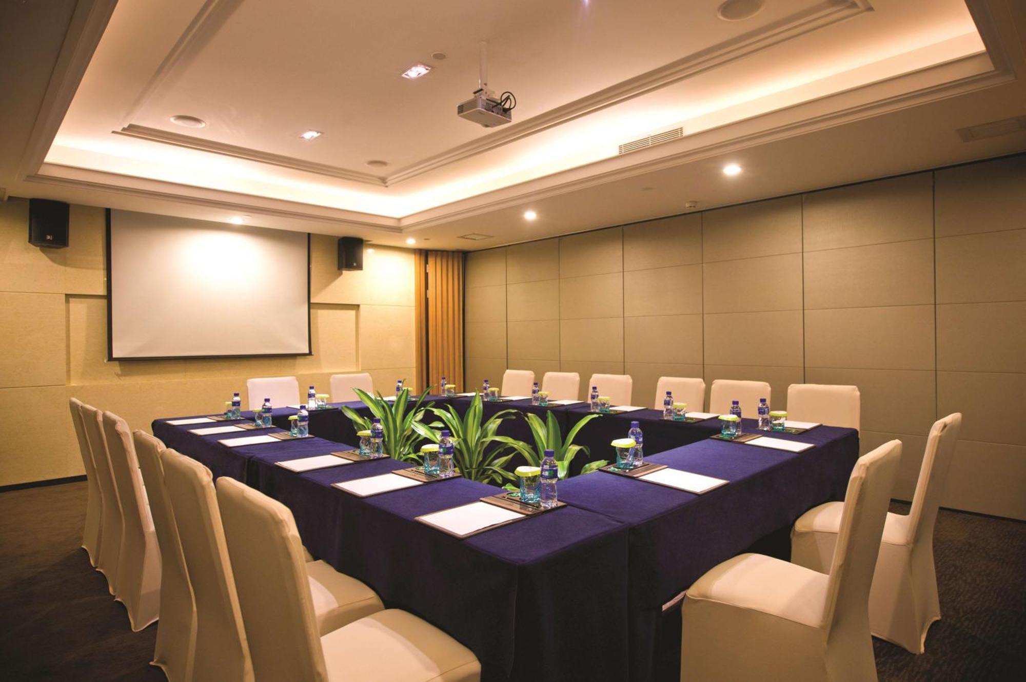 Doubletree By Hilton Chongqing - Guanyinqiao Railway Station Hotel Exterior photo