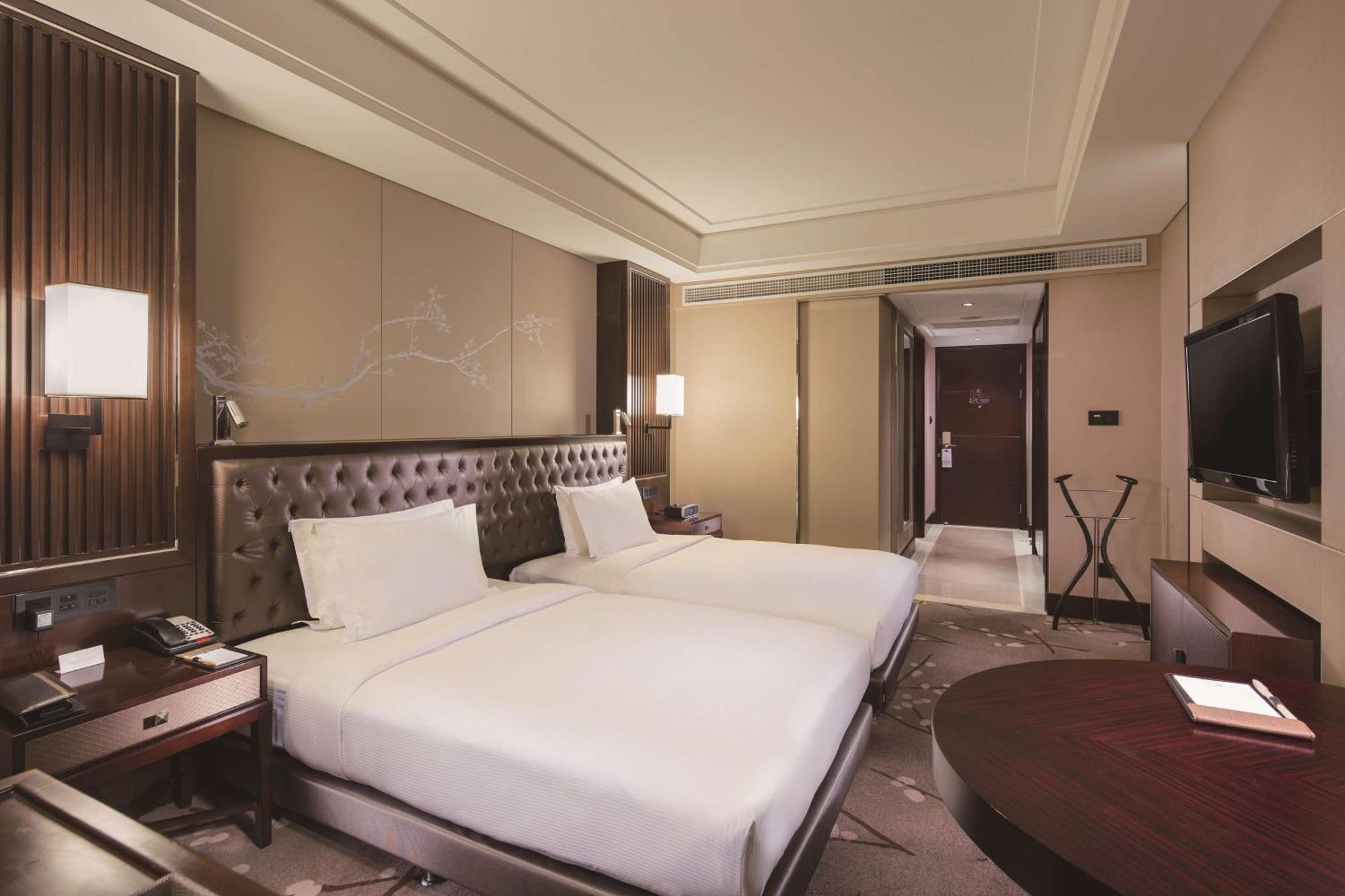 Doubletree By Hilton Chongqing - Guanyinqiao Railway Station Hotel Exterior photo