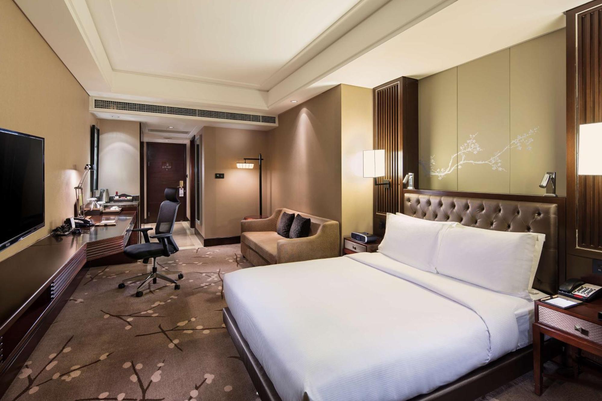 Doubletree By Hilton Chongqing - Guanyinqiao Railway Station Hotel Exterior photo