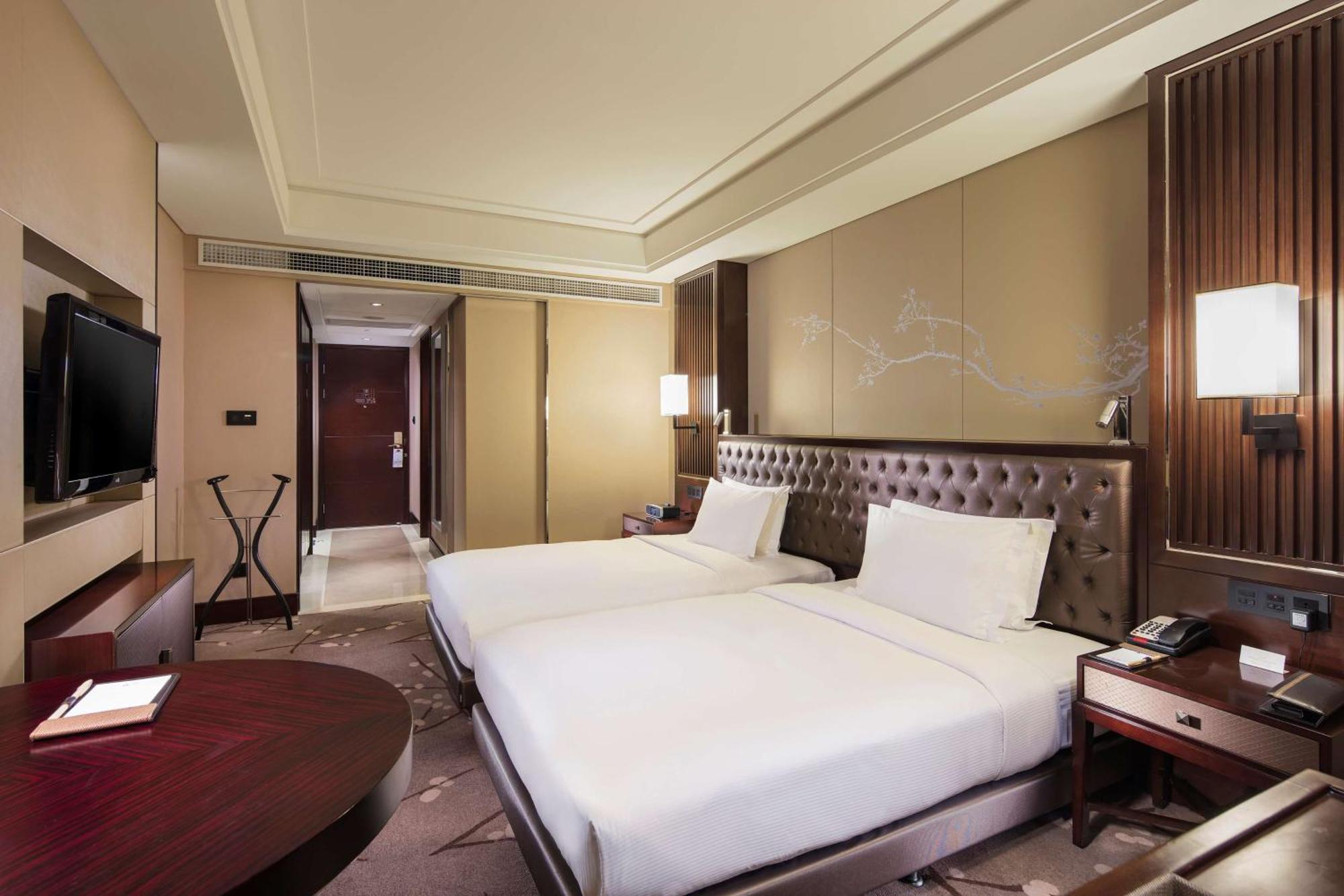 Doubletree By Hilton Chongqing - Guanyinqiao Railway Station Hotel Exterior photo